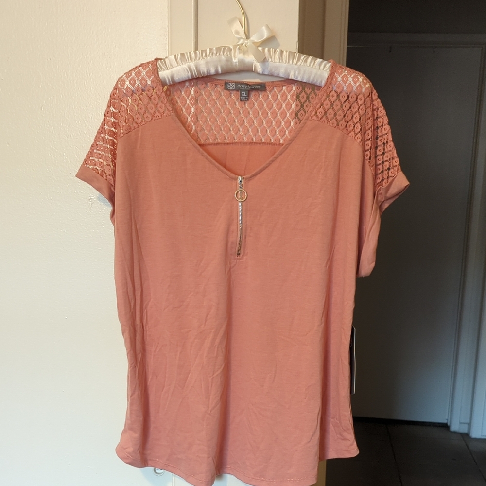 ✨SALE✨Daisy Fuentes Pink Relaxed Short Sleeve Blouse